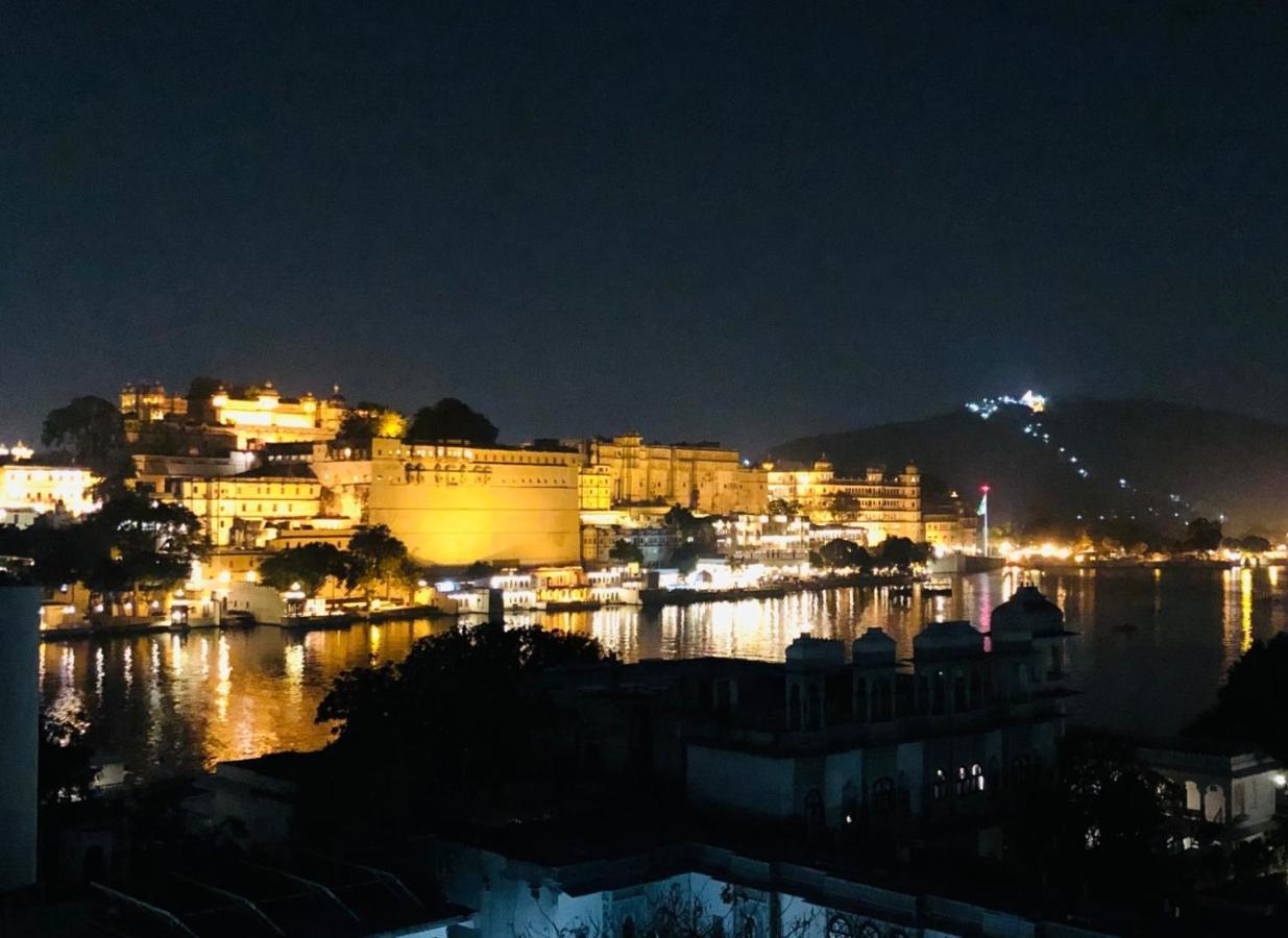 Hotel Nirvana Lakeside Udaipur Eksteriør billede