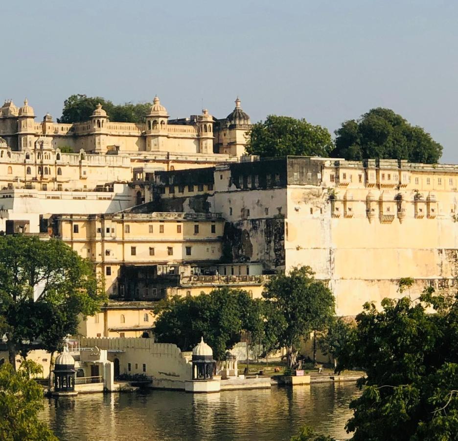 Hotel Nirvana Lakeside Udaipur Eksteriør billede
