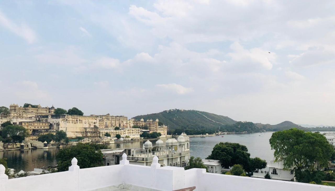 Hotel Nirvana Lakeside Udaipur Eksteriør billede