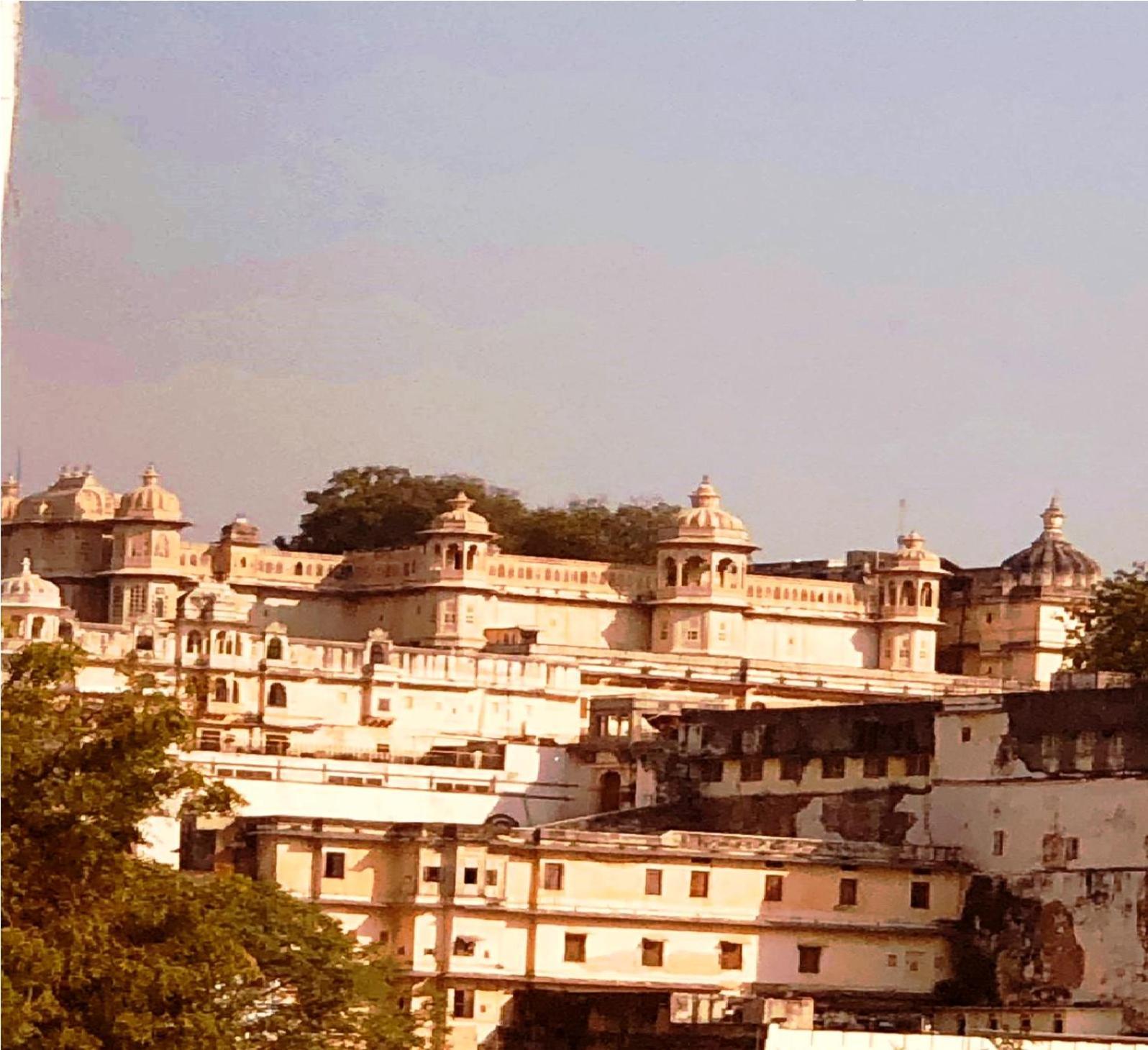 Hotel Nirvana Lakeside Udaipur Eksteriør billede