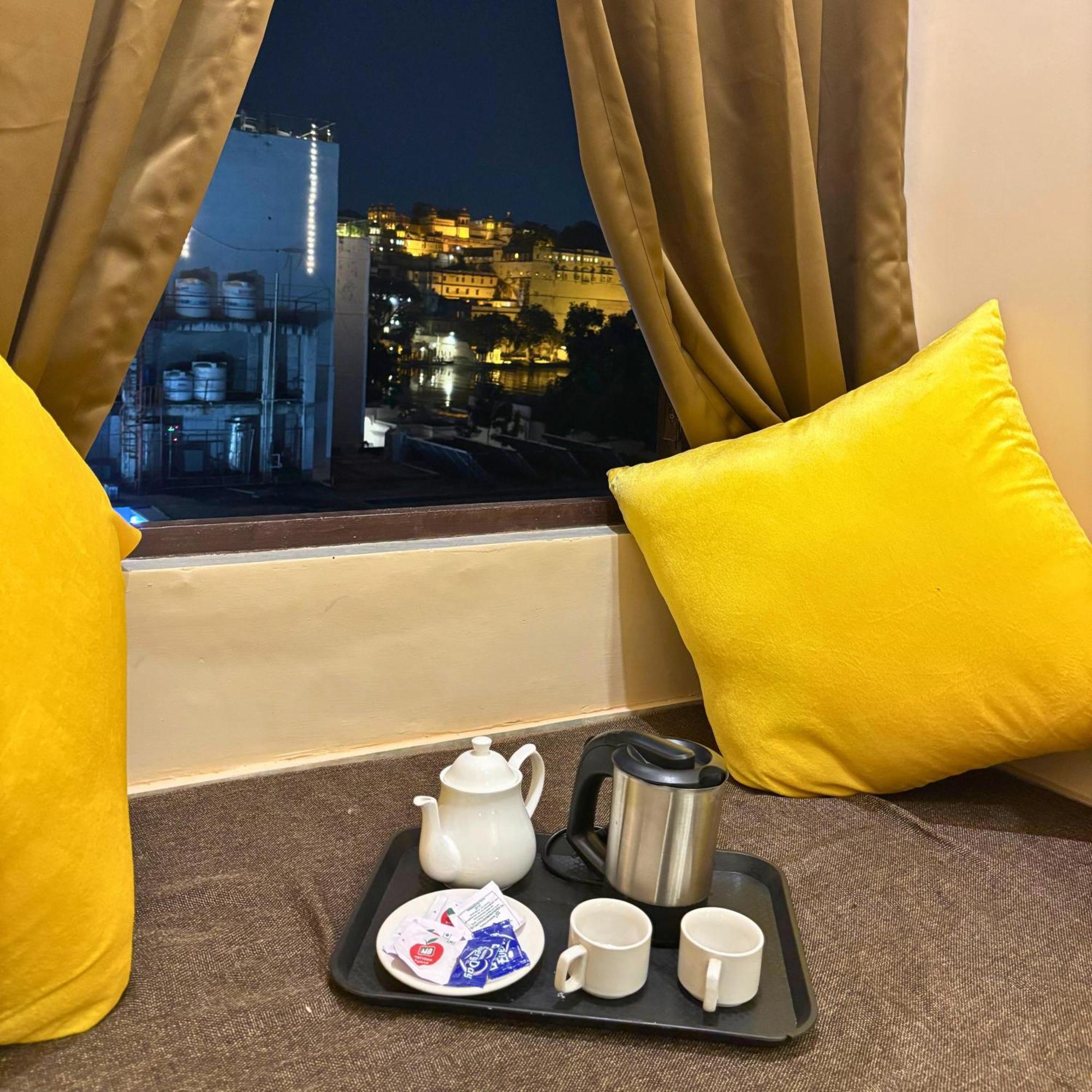 Hotel Nirvana Lakeside Udaipur Eksteriør billede