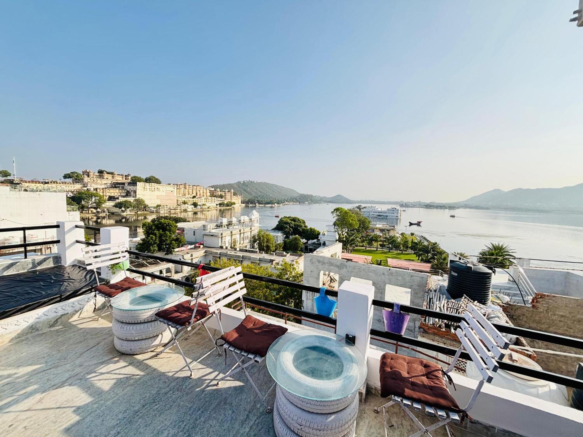 Hotel Nirvana Lakeside Udaipur Eksteriør billede